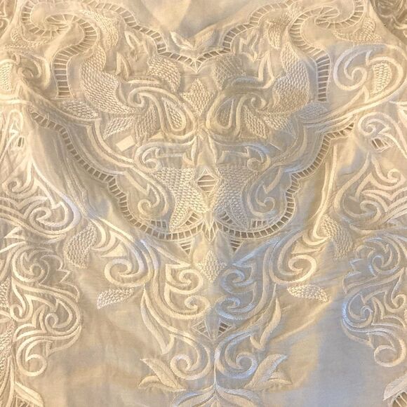 Intermix Aaron Embroidered Off The Shoulder White Lace Blouse with Bell Sleeves. - Picture 4 of 5